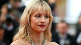 Angèle fraîchement célibataire