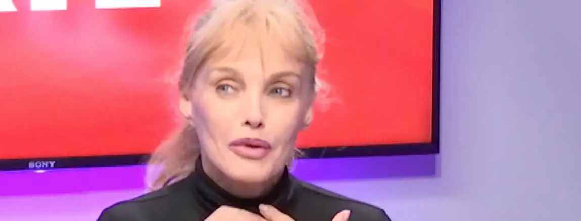 Arielle Dombasle se remémore un souvenir