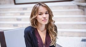 elodie-fontan-fait-chavirer-le-coeur-de-ses-fans-avec-une-photo-en-bikini-sur-un-bateau