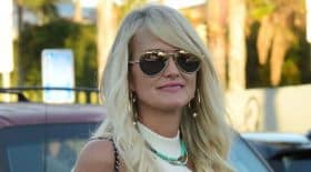 laetitia-hallyday-aurait-elle-ete-evincee-bande-damis