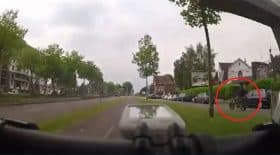 un-motard-insulte-un-cycliste-et-se-fait-punir-par-le-karma