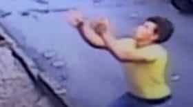 une-fillette-tombe-dun-immeuble-et-se-faire-attraper-in-extremis-par-un-passant