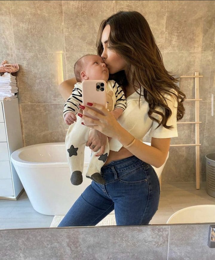 Nabilla et son premier enfant