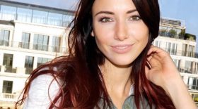 Delphine Wespiser se dévoile très sexy