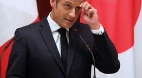 Emmanuel Macron attaqué par deux ministres