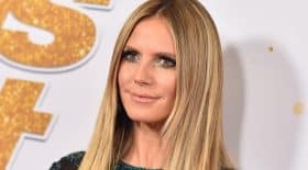 Le Bottle Cap Challenge relevé par Heidi Klum