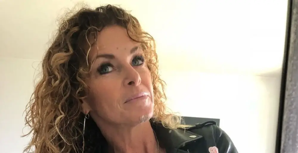 helene-et-les-garcons-manuela-lopez-avoue-etre-atteinte-dun-cancer-poste-des-photos-choquantes-sur-instagram