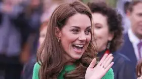 kate-middleton-ce-jour-ou-completement-emechee-elle-ne-tient-plus-sur-ses-jambes