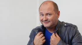 Cauet dévoile un corps musclé et sculpté