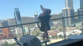 elle-tente-une-figure-de-yoga-sur-son-balcon-et-chute-de-25-m