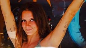 lio-fille-saffiche-topless-instagram-declenche-lalerte-canicule