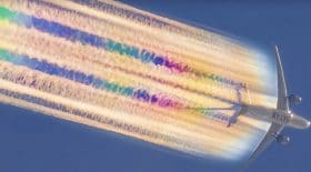avion sillage arc en ciel