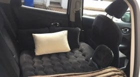 Elle loue la banquette arrière de sa voiture pour la nuit