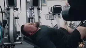 eddie-hall-tente-1-tonne-a-la-presse-et-sevanouit-en-se-faisant-dessus