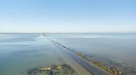 Découvrez cette magnifique route ensevelie par les eaux