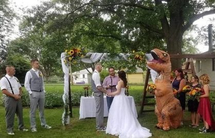 mariage T-Rex 