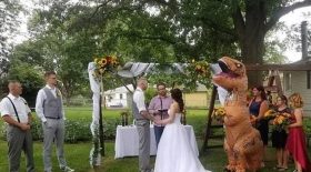 T-Rex mariage