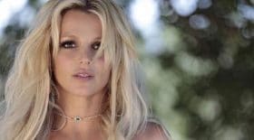 britney-spears-seance-yoga-bikini-sexy-enflamme-toile