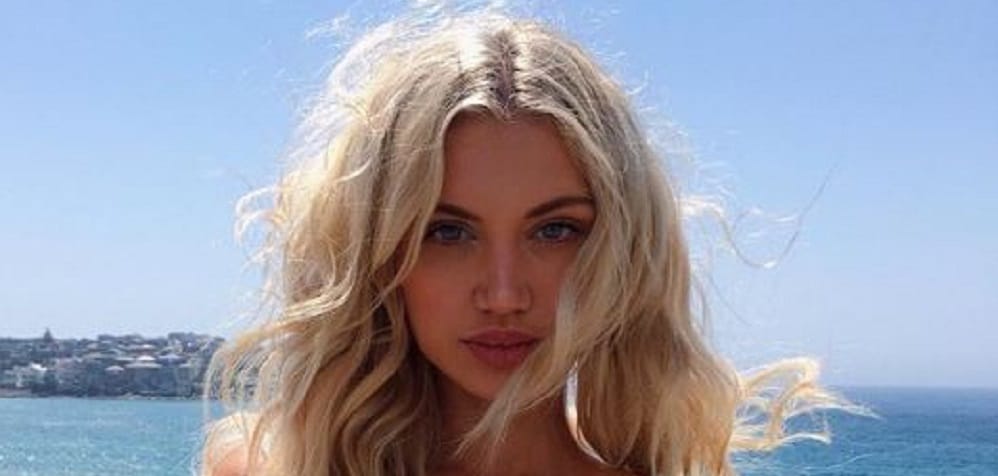 cause-de-ce-maillot-de-bain-qui-d-voile-largement-son-intimit-cette