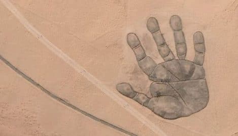 google-maps-fait-apparaitre-une-main-geante-en-mongolie