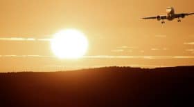 kenya-avion-fait-atterrissage-durgence-sur-une-seule-roue (2)