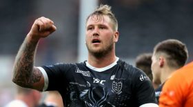Joe Westerman se déboîte le genou en plein match