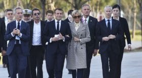 brigitte-macron-sa-tenue-vestimentaire-fait-sensation-a-shanghai