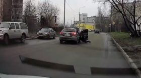 Femme éjectée de la voiture