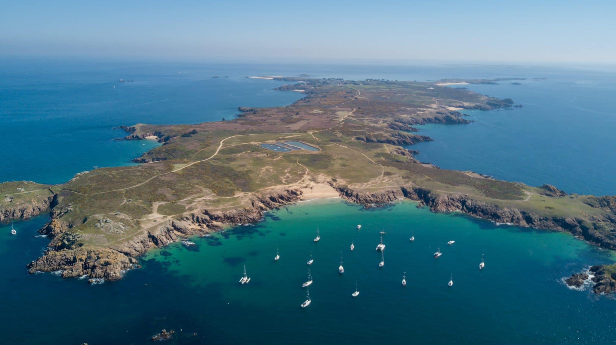 Si vous avez 1,68 million d'euros en poche, cette île bretonne est ...