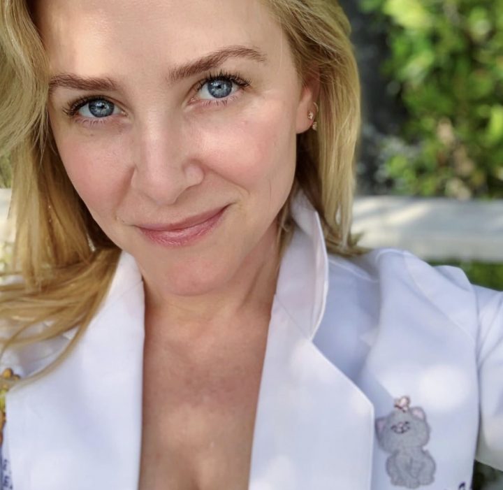 Jessica Capshaw regards stars