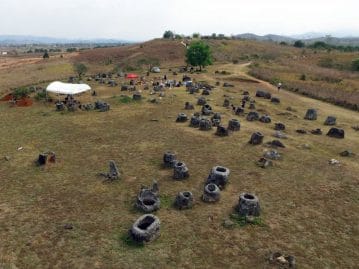 Aucun spécialiste ne sait d'où proviennent ces jarres situées au Laos