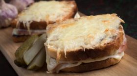 le-croque-raclette-un-sandwich-gourmand-a-preparer-rapidement