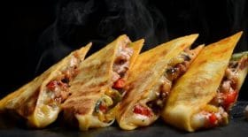 les-quesadillas-une-specialite-mexicaine-au-fromage-fondu-qui-va-rechauffer-vos-soirees