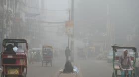 Ouverture d'un bar à oxygene à cause d'un impressionnant nuage de pollution en Inde