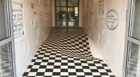 pose-de-carrelage-sous-forme-dillusion-doptique-fascinante-pour-capter-la-clientele