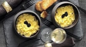 brunch-de-noel-la-recette-des-oeufs-brouilles-a-la-truffe