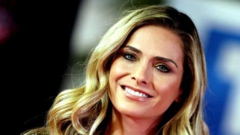 Clara Morgane très sexy en mère Noël