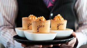 Une compagnie aérienne propose des tasses comestibles