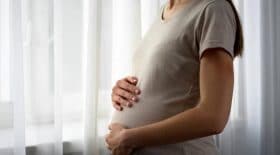 Elle assure avoir vu son père sur une échographie