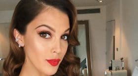 iris-mittenaere-avec-une-robe-de-gala-elle-evite-la-chute--justesse