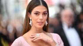 Iris Mittenaere très sexy pour l'anniversaire de son chéri