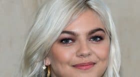 Louane dévoile son baby bump