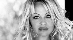 pamela-anderson-ce-cliche-sublime-qui-annonce-sa-lune-de-miel