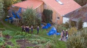 reclus-aux-pays-bas-ce-pere-bat-ses-enfants-pour-chasser-les-mauvais-esprits