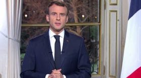 voeux-demmanuel-macron-cyril-hanouna-explique-pourquoi-il-etait-devant-une-fenetre