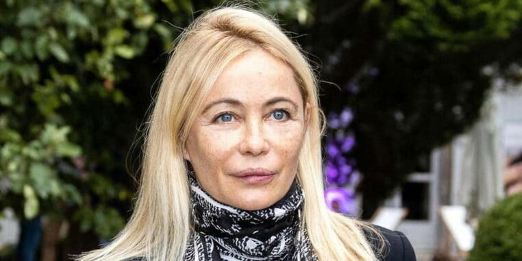 Emmanuelle Béart taille