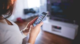 Apple interdit les Iphones aux méchants des films