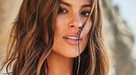 ashley-graham-elle-pose-nue-et-sans-filtre-apres-son-accouchement
