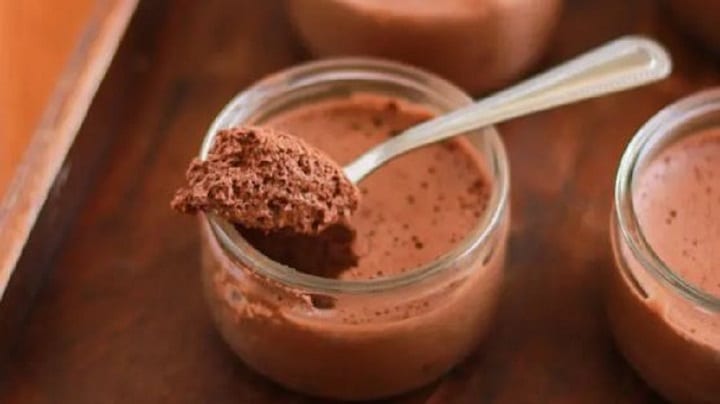 Recette de la mousse au chocolat vegan, sans œufs ni crème ! Une petite astuce qui va faire de nombreux heureux !