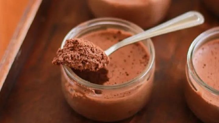 Recette de la mousse au chocolat vegan, sans œufs ni crème ! Une petite astuce qui va faire de nombreux heureux ! 